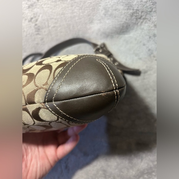 Coach Hamptons Signature Crossbody - Picture 7 of 10